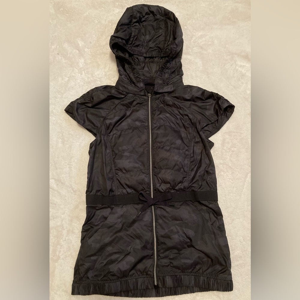 *Lululemon Spring Fling Vest* Lotus Camo Black/Size 4